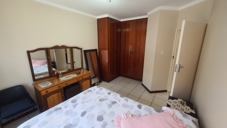 2 Bedroom Property for Sale in Langenhovenpark Free State